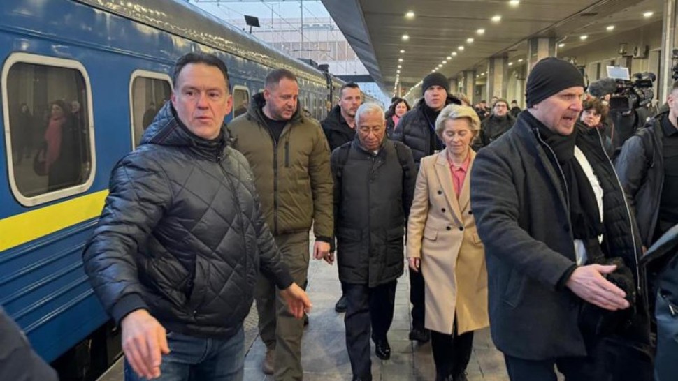 Summit la Kiev la împlinirea a trei ani de război în Ucraina Ursula von der Leyen și Antonio Costa printre cei prezenți Ucraina e Europa