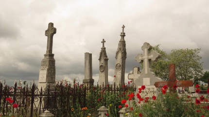 O parohie din România organizează Miss Cimitir. Care e premiul