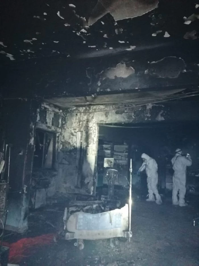După cinci ani, două asistente și Spitalul Județean de Urgență Piatra Neamț au fost trimise în judecată în dosarul incendiului soldat cu moartea a 9 pacienți din noiembrie 2020, la secția ATI