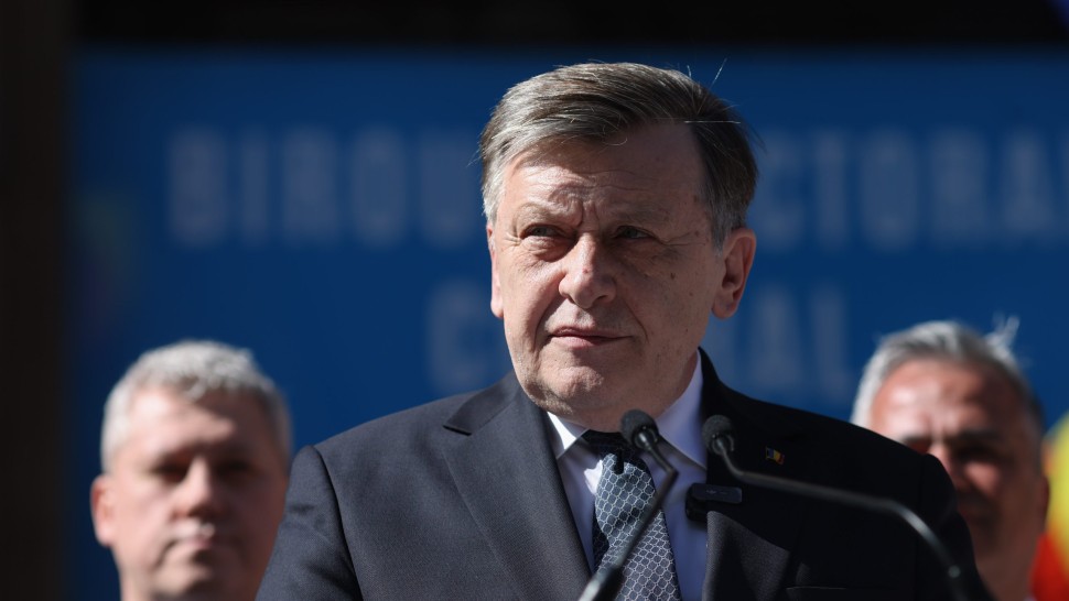 Crin Antonescu răspunde criticilor Nu aveam nicio obligaţie faţă de nimeni să semnez condica pe actualitatea politică