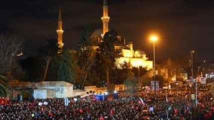 Violențe la Istanbul. Poliția a tras cu gloanțe de cauciuc și gaze lacrimogene la un miting de susținere al primarului arestat