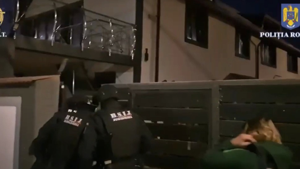 Polița face 100 de percheziții în 12 județe și în București la grupări specializate în contrafacerea permiselor de conducere și a documentelor de identitate