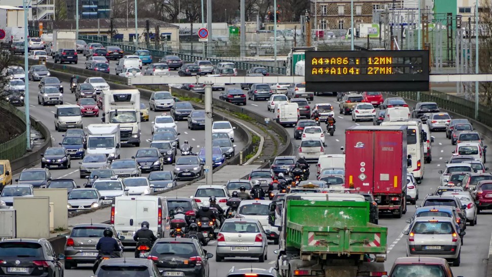 Încă 500 de străzi din Paris devin pietonale Capitala Franței pierde 10.000 de locuri de parcare întru creșterea calității aerului