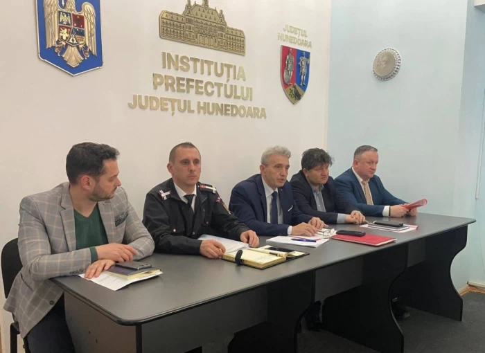 Alertă la Barajul Valea de Pești din Hunedoara după ce au început să apară fisuri! Autoritățile au dispus măsuri urgente: „Nu există niciun pericol”
