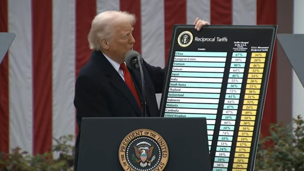 Donald Trump mesaj victorios după impunerea taxelor vamale Operația s-a încheiat pacientul a trăit