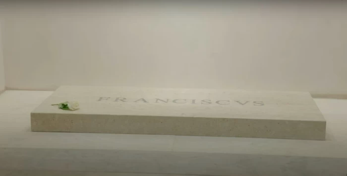 Imagini cu mormântul Papei Francisc