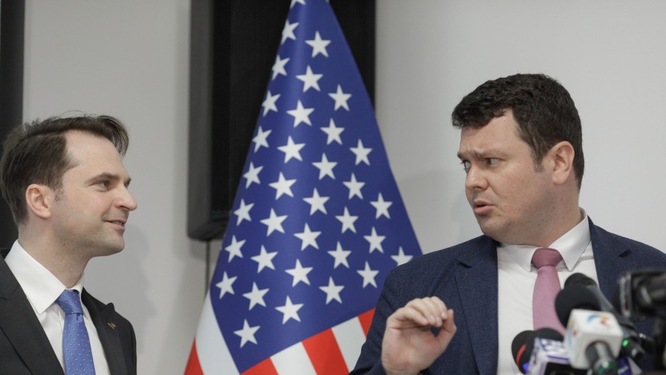Directorul Nuclearelectrica bonus de sute de mii de euro în 2024 Toți șefii și membrii CA primesc sume de bani cu adevărat uriașe și beneficii inimaginabile