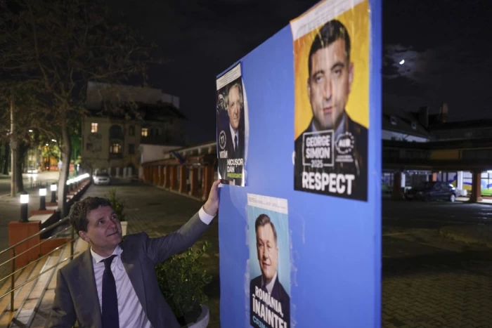 A început campania electorală pentru alegerile prezidențiale! Primarul Nicușor și alți candidați au dat startul. Cum arată afișele candidaților