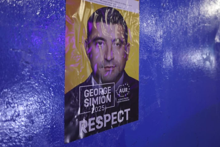 A început campania electorală pentru alegerile prezidențiale! Primarul Nicușor și alți candidați au dat startul. Cum arată afișele candidaților