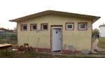 Cu tableta în wc-ul din fundul curții