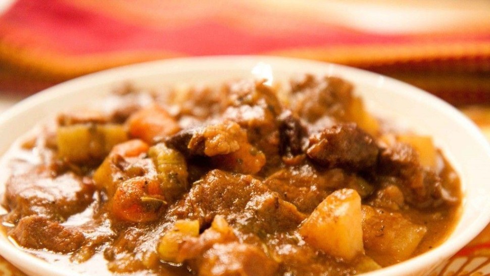 Rețetă tocăniță de miel cu ceapă. Delicioasă alături de salată