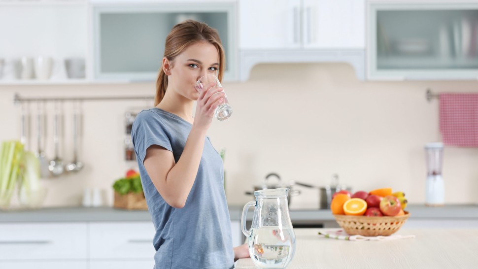 Trucuri pentru a te hidrata corespunzător. De ce este importantă hidratarea