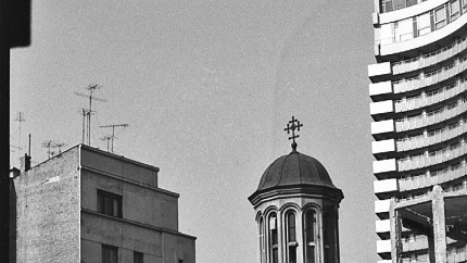 Primul lăcaș de cult din București distrus în campania de demolări a regimului Ceaușescu. Povestea bisericii de vizavi de Inter