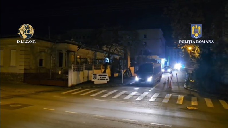 Percheziții în mai multe județe și București într-un dosar de camătă și șantaj