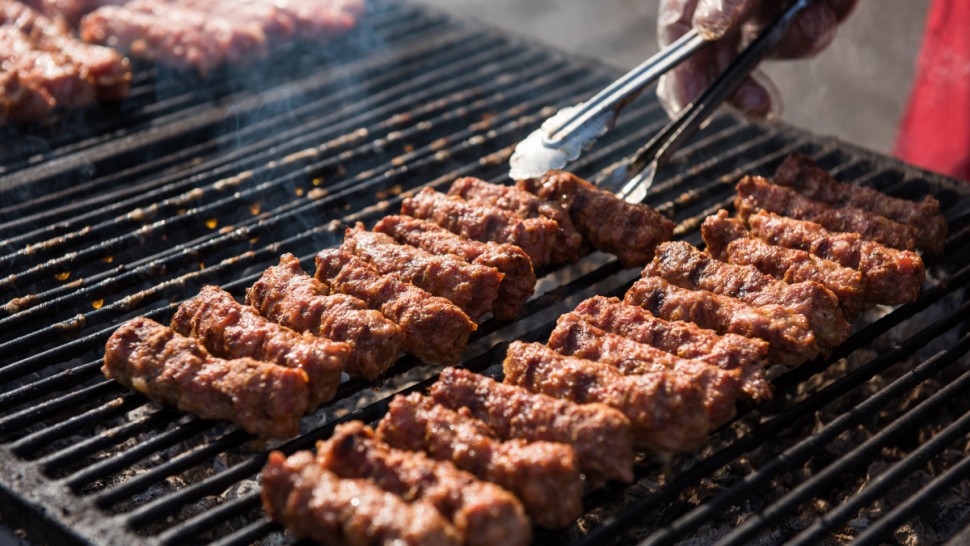 1 Mai - Ziua Muncii. Cum a ajuns să fie o sărbătoare cu mici și bere