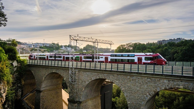 Trenurile retrase din Luxembourg ajung în România după 30 de ani de utilizare.  Au milioane de kilometri la bord