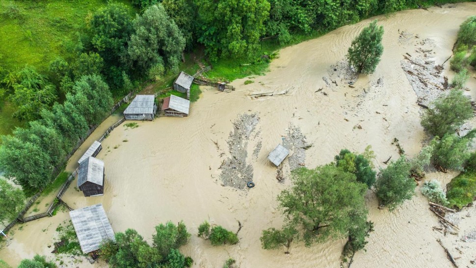 Nicușor Dan se implică după inundațiile puternice din țară Solidaritatea prevenția și acțiunea rapidă sunt esențiale
