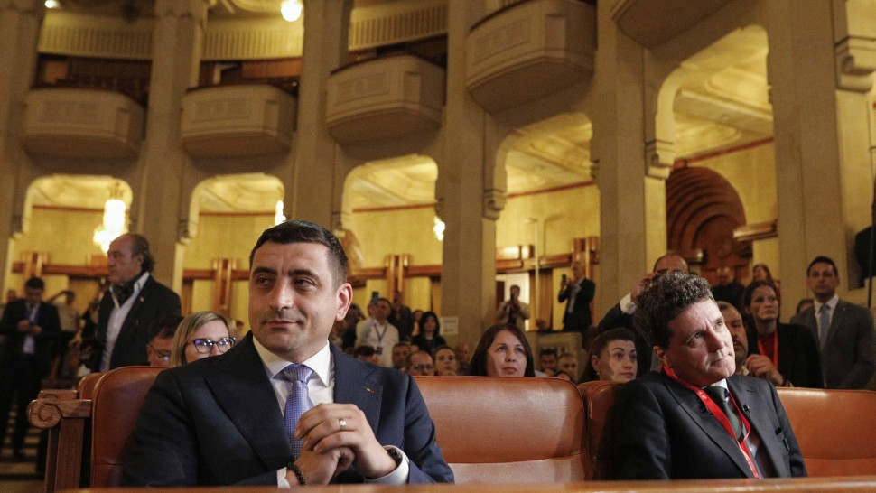 Comisia Europeană replică pentru George Simion Nu s-a luat nicio decizie de suspendare a fondurilor europene pentru România. Nicușor Dan a intervenit