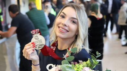 Bernadette Szocs s-a întors în România cu medalia de argint de la Campionatele Mondiale Nici nu am realizat că sunt în finală
