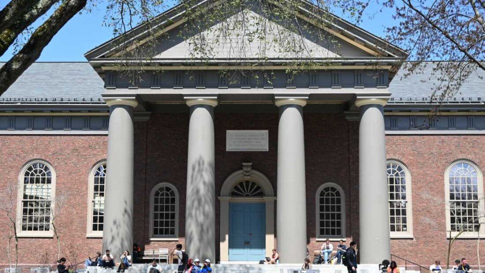 Cutremur la Harvard Fostul șef al morgii găsit vinovat pentru furtul și vânzarea de părți ale corpului uman
