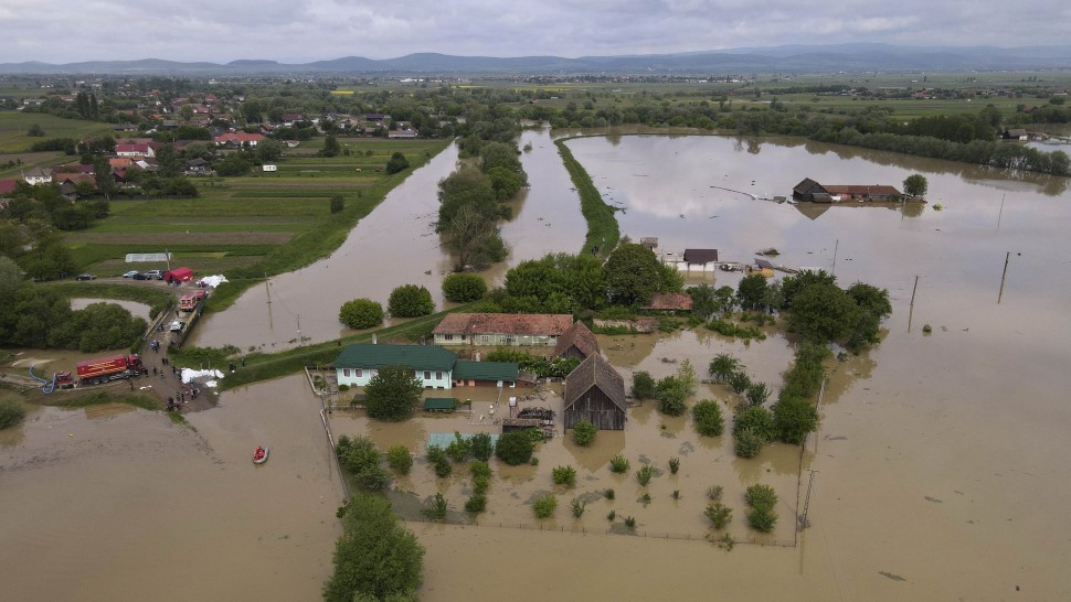 Cod galben de inundaţii până duminică la prânz. Care sunt județele vizate de atenționarea hidrologilor