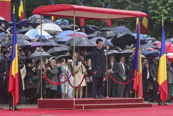 Presedintele Romaniei Nicusor Dan soseste la Palatul Cotroceni dupa ce a depus juramantul in Parlamentul Romaniei, in Bucuresti, 26 mai 2025.
