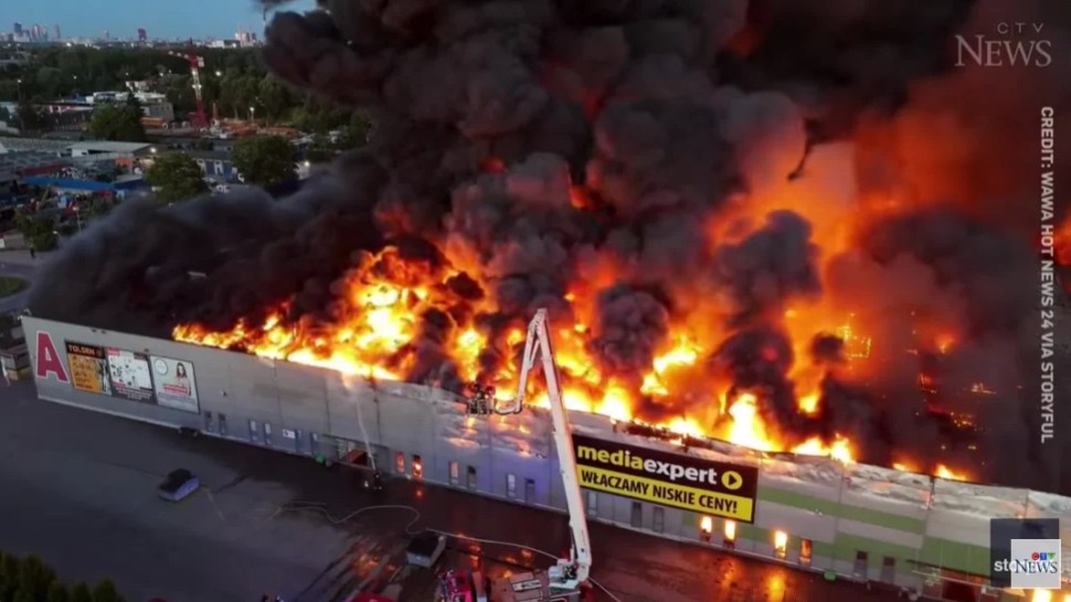Polonia acuză că Rusia a recrutat piromani pe rețelele de socializare pentru incendiul masiv din Varșovia de anul trecut