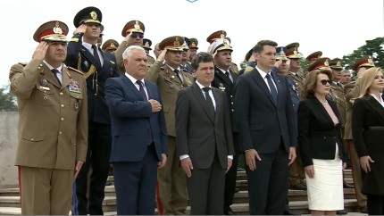 Ziua Eroilor în Capitală și în țară. UPDATE A început slujba de pomenire a eroilor României. La procesiune participă și președintele Nicușor Dan LIVE VIDEO