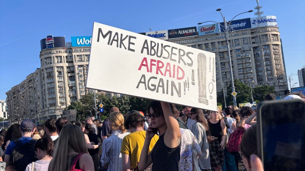 Protest împotriva violenței asupra femeilor Teodora Marcu ceruse ajutor de la Poliție înainte să fie ucisă cu sânge rece Tânăra depusese plângeri și ordine de protecție. UPDATE GALERIE FOTO