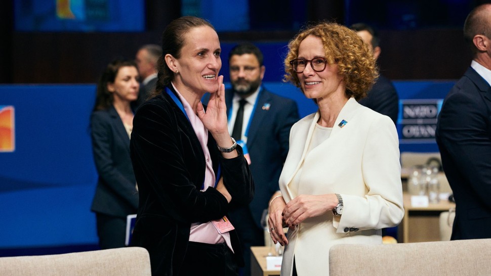 Oana Țoiu ministrul de Externe al României anunț după Consiliul NATO-Ucraina Am subliniat importanța unei păci juste și durabile