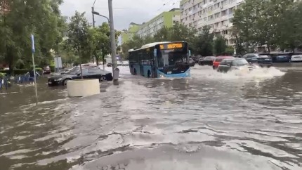Furtuni istorice și orașe blocate. Ministrul Mediului avertizează E un semnal. Data viitoare va fi mai rău