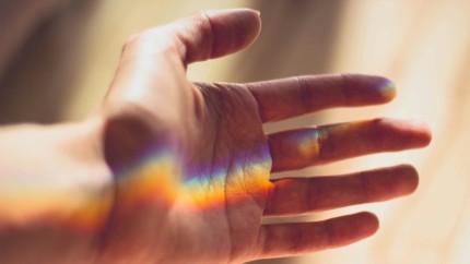 Lumina secretă a corpului uman. Descoperirea care schimbă ce știm despre viață și moarte