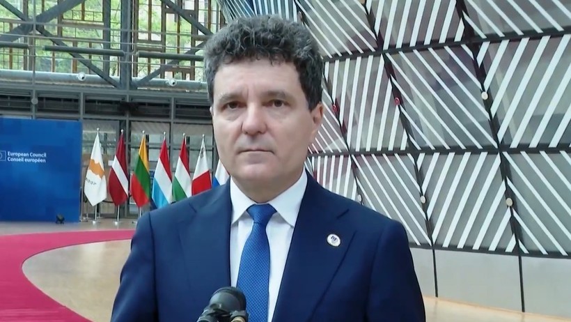 Mesageria vocală e plină Revoltă după ce nimeni nu răspunde la numărul de telefon lăsat de Nicușor Dan în campanie