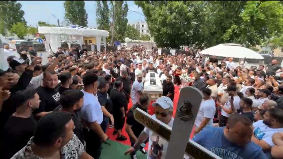 Priveghi cu scandal. Dosar penal și permis suspendat pentru șoferița dricului lui Ciprian Pian