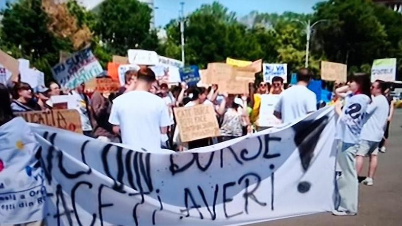 Un nou protest al studenților azi. Li se alătură și elevii