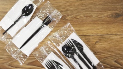 Vezi aici tacâmurile din plastic ambalate individual de la Snick Ambalaje P