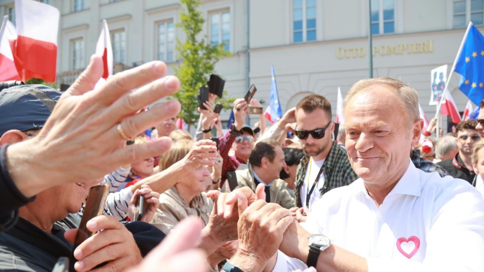 Premierul Donald Tusk va cere vot de încredere în parlament după victoria lui Nawrocki la prezidenţiale