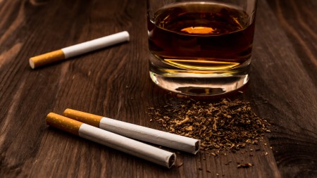 Accize mai mari la tutun şi alcool. Propunerea vine din partea USR