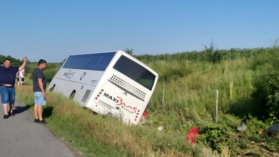 Autocar cu 22 de copii răsturnat pe Autostrada Soarelui. O persoană a murit șapte sunt rănite VIDEO