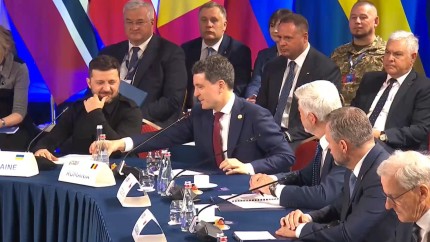 Zelenski l-a invitat pe Nicușor Dan la Kiev. Întâlnire bilaterală între cei doi în marja Summitului B9 de la Vilnius