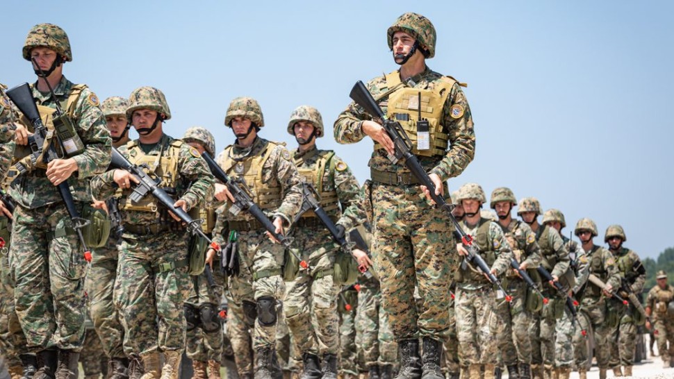 Șase tipuri de puști NATO pentru militarii români. Armata scapă de anticele AKM-uri