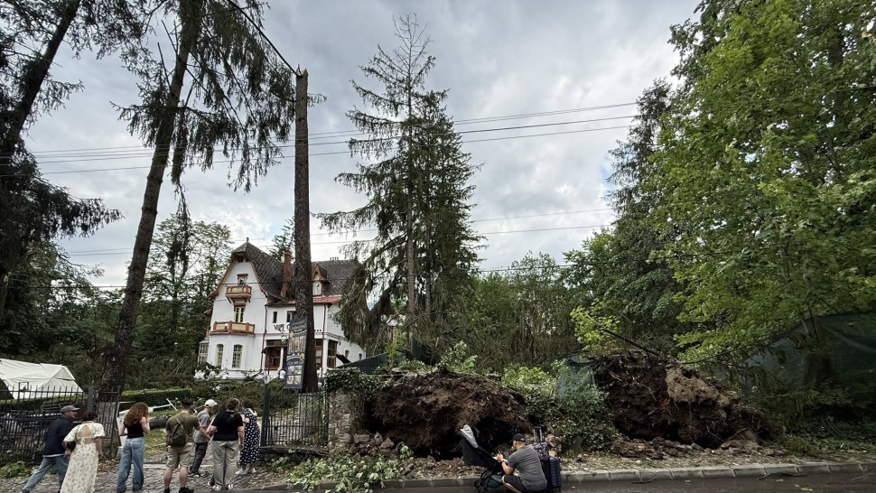 Pagubele produse de vijelia din Sinaia. Castelul Peleș Pelișor Gara și Casa Memorială George Enescu cele mai afectate