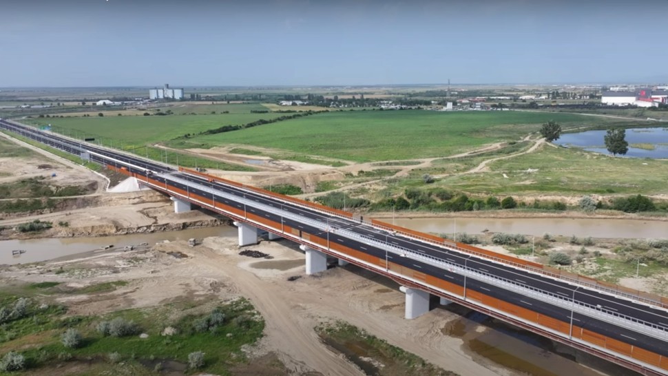Se deschide circulația pe un nou tronson din Autostrada Moldovei. Vom avem unul dintre cele mai lungi poduri din țară VIDEO