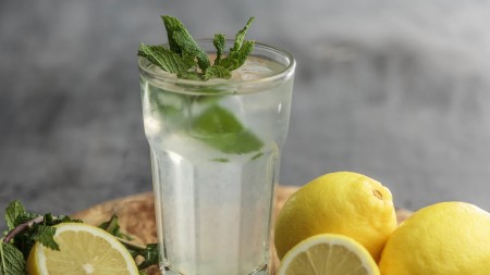 Băuturi răcoritoare vara. Fără alcool gustoase