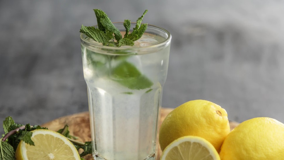 Băuturi răcoritoare vara. Fără alcool gustoase