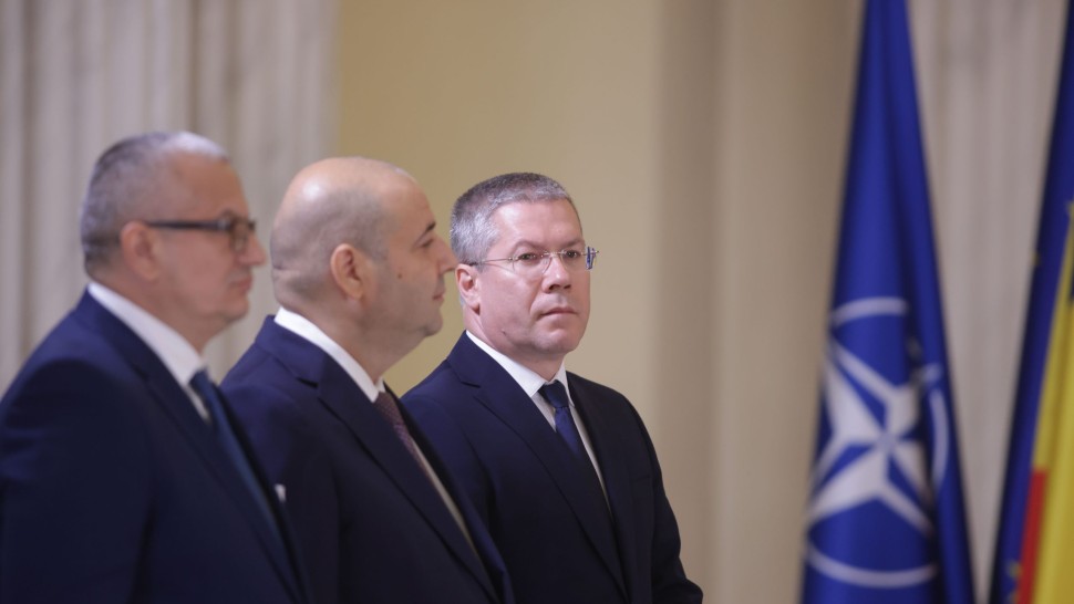 Cei trei noi judecători de la Curtea Constituțională au depus jurământul UPDATE Simina Tănăsescu este noul președinte al CCR FOTO și VIDEO