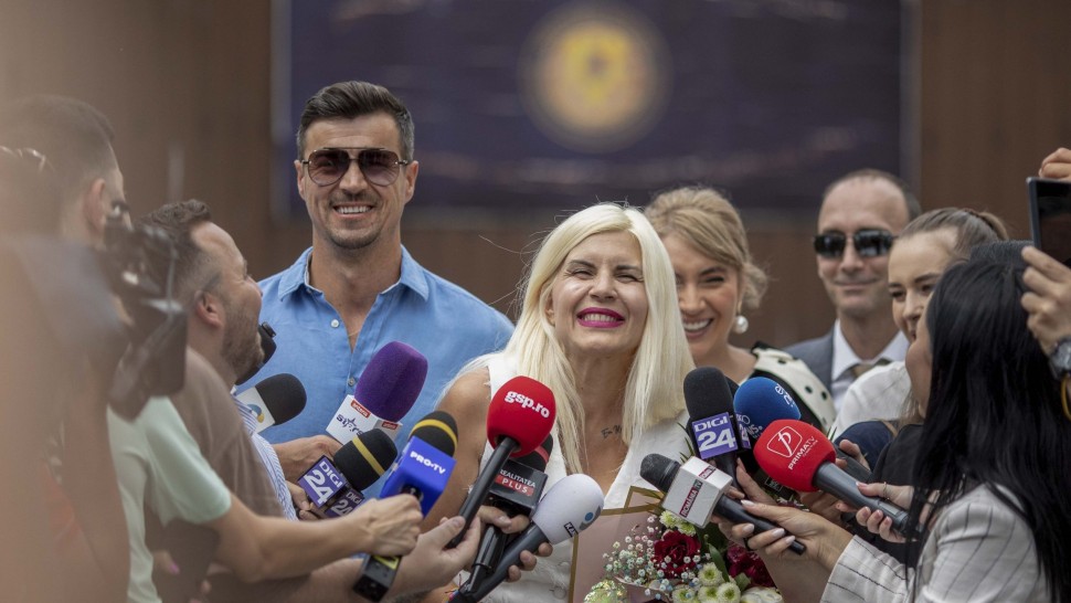 Elena Udrea eliberată din penitenciar UPDATE Fostul ministru a ieșit din penitenciar. După trei ani de închisoare ajunge în mijlocul familiei UPDATE