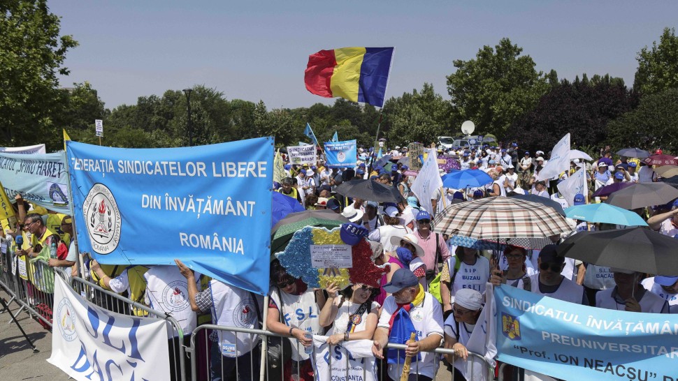 Pachetul de măsuri fiscale asumat de Guvern în risc să fie respins de CCR