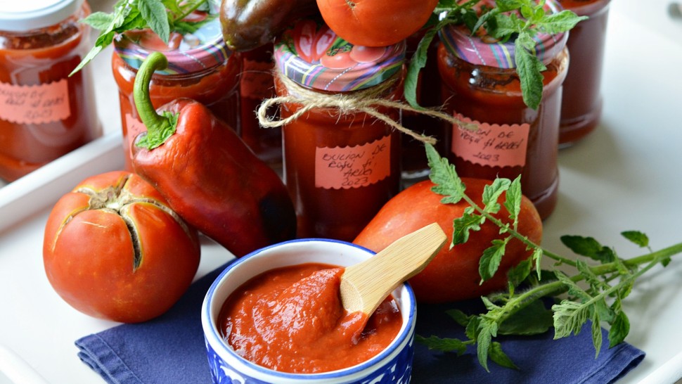 Rețetă bulion de roșii și ardei. Culoare intensă și gust mai bun