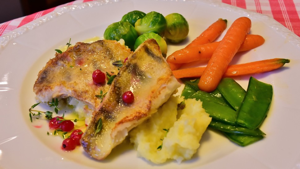 Șalău prăjit în unt cu lămâie. Delicios cu piure sau cartofi natur